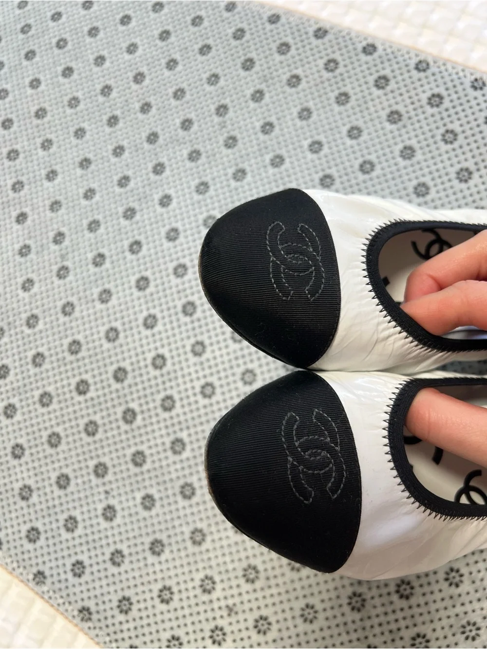 CHANEL used flaws